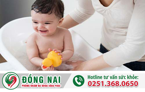 Cách vệ sinh bao quy đầu đúng cách cho bé trai