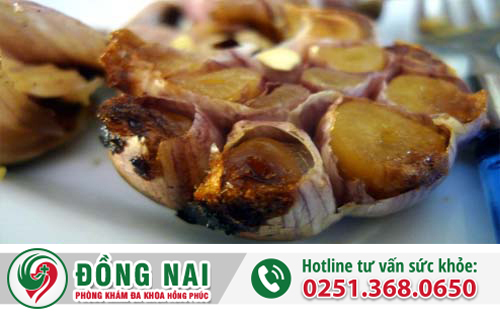 Chữa bệnh trĩ bằng tỏi tươi có tốt không?